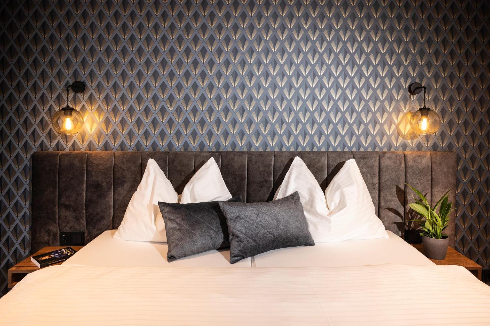 Zeit Und Raum Hotel - Self Check-In Eggelsberg Экстерьер фото