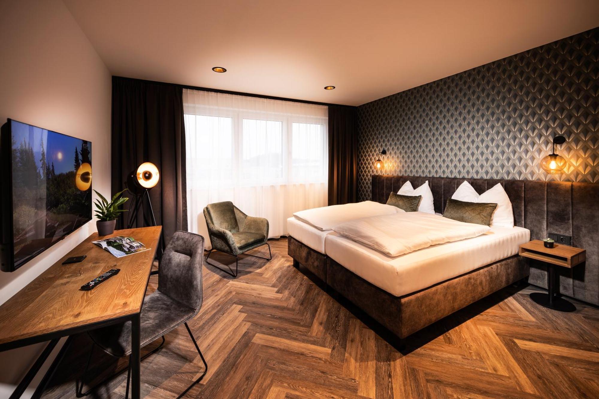 Zeit Und Raum Hotel - Self Check-In Eggelsberg Экстерьер фото